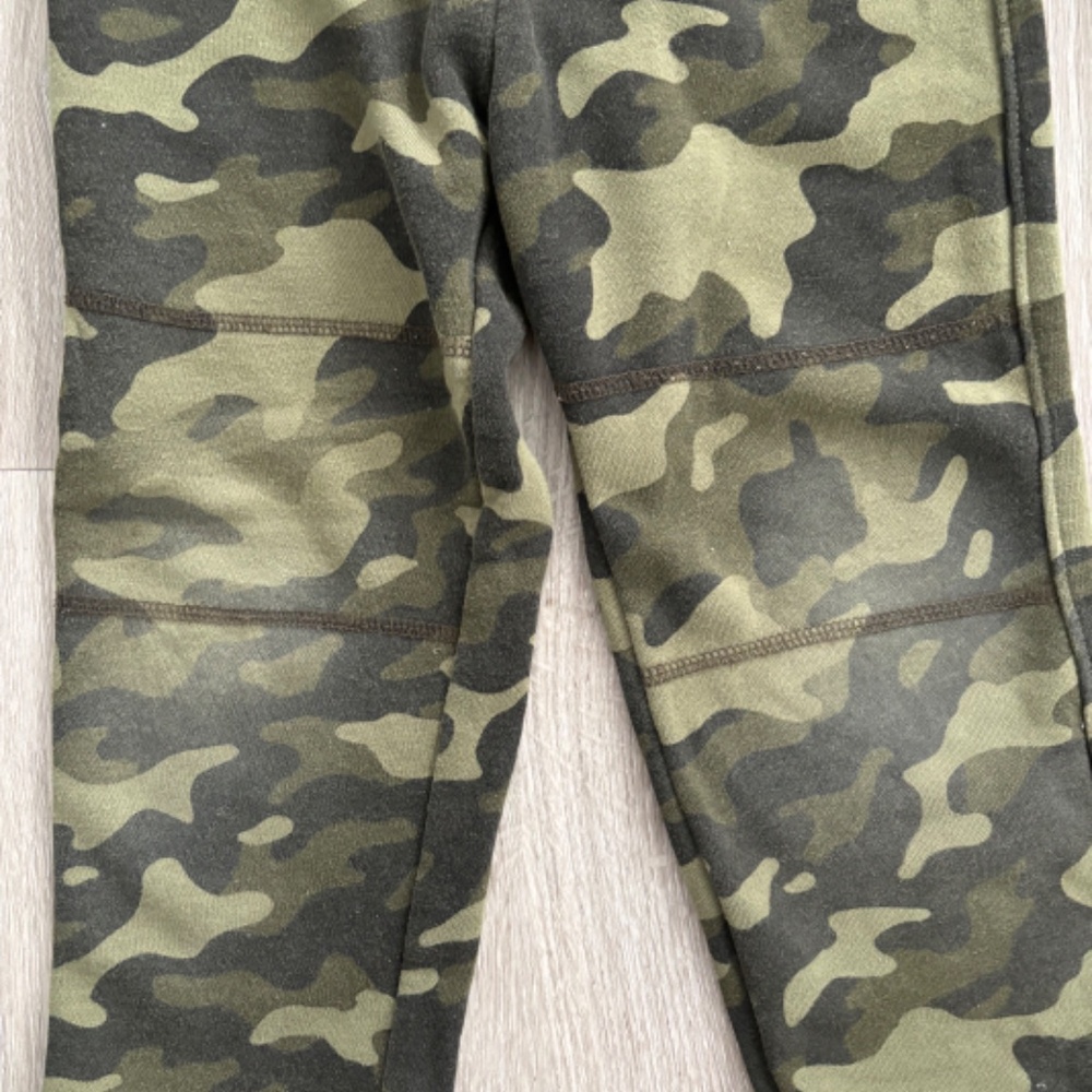 ** LOT Toddler Boy Clothes Camo Sweatshirt, Sweatpants, Shark T-shirt Size 3T ** - Picture 10 of 14